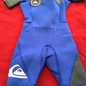 QUIKSILVER childs 2/2 SYNCRO BZ S/S  wetsuit XPKW F’nLite Neoprene Size 2